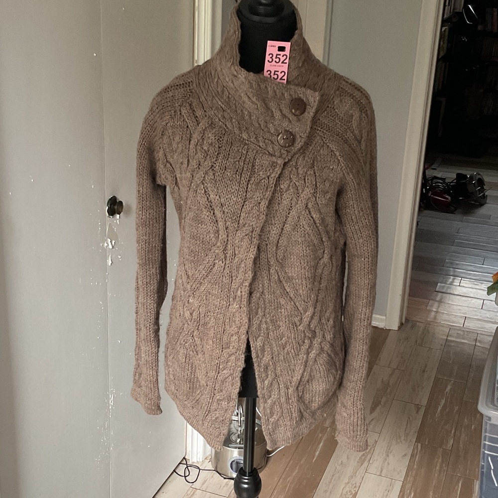 P352. Cozy Brown Irish Aryn Wool Cable Knit Sweater
